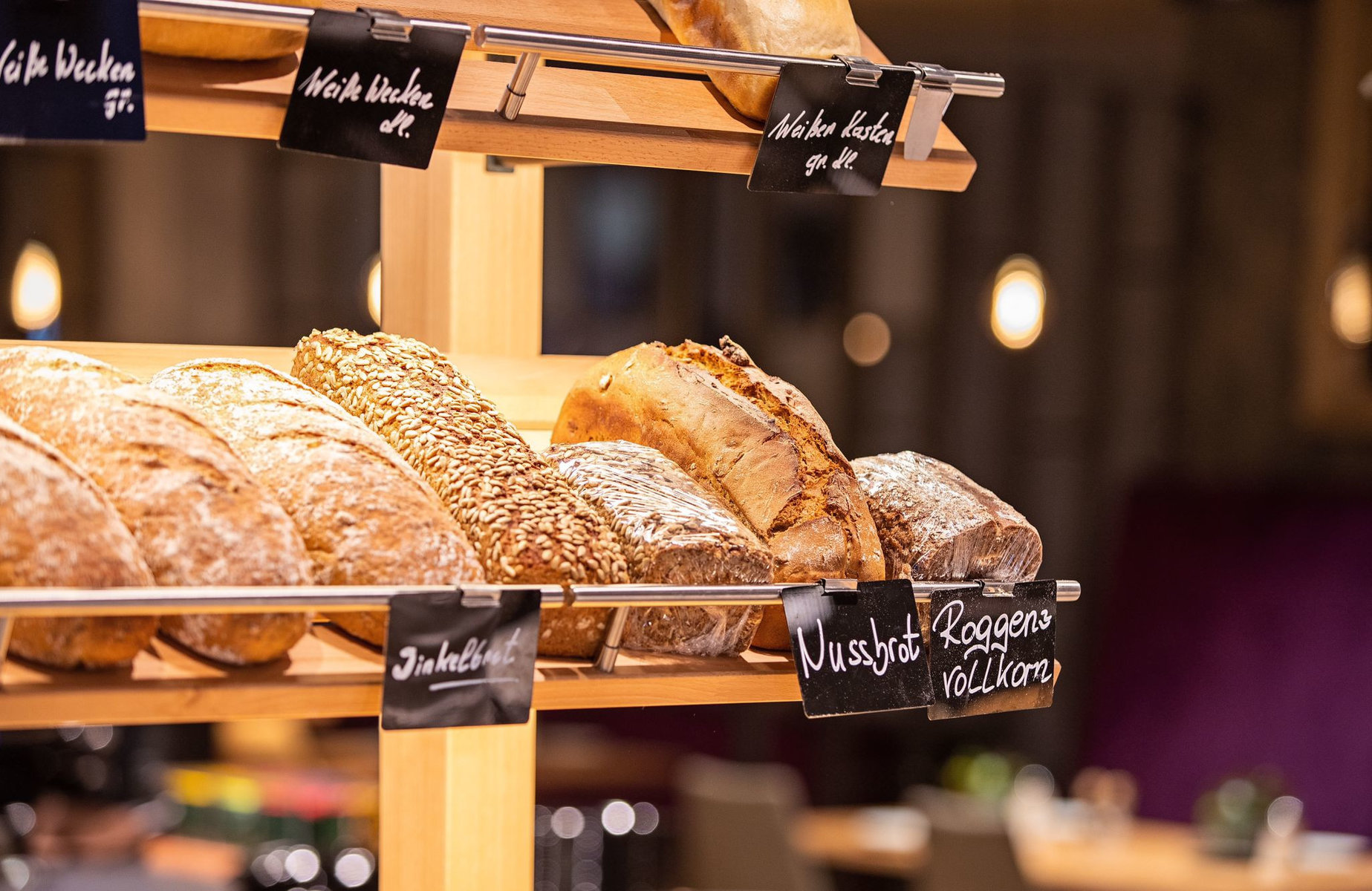 Auslage der Holzinger Meisterbäckerei